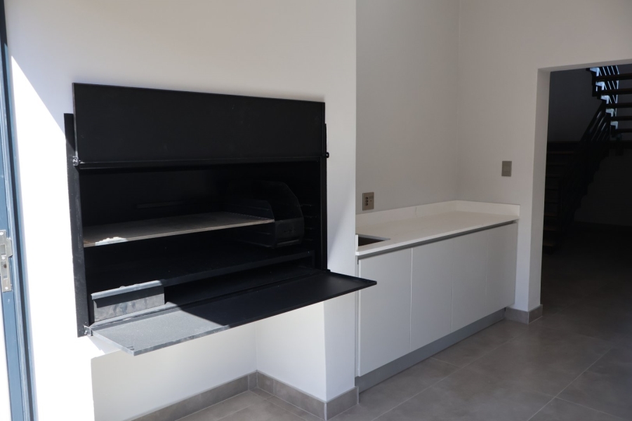 5 Bedroom Property for Sale in Kosmos North West